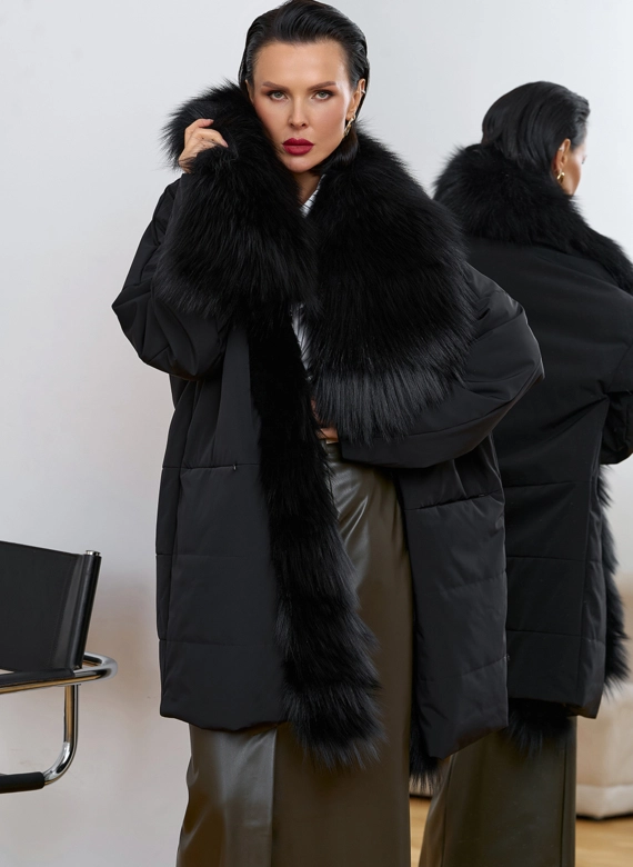 Женское зимнее полупальто черного цвета с мехом лисы