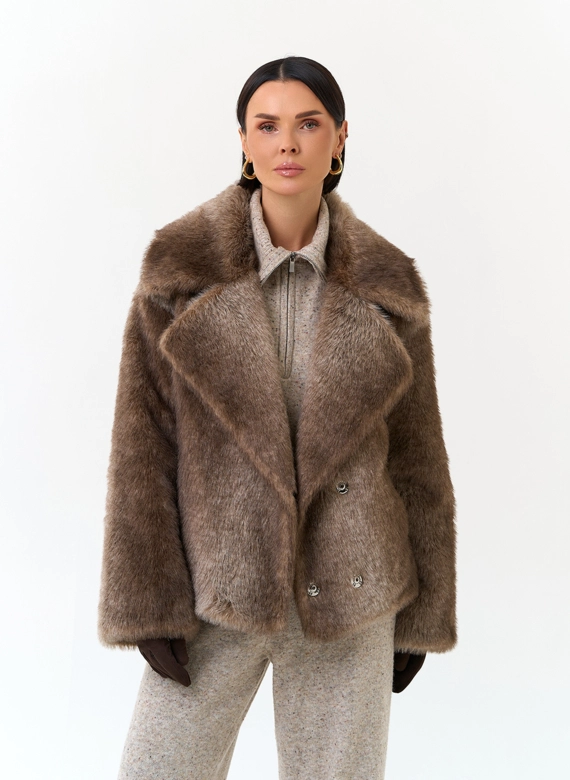 Женская куртка из эко меха фото