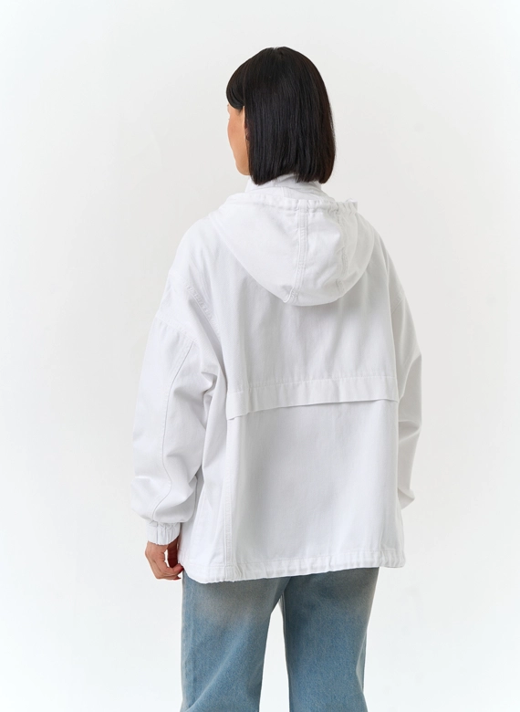Женская джинсовая куртка с капюшоном