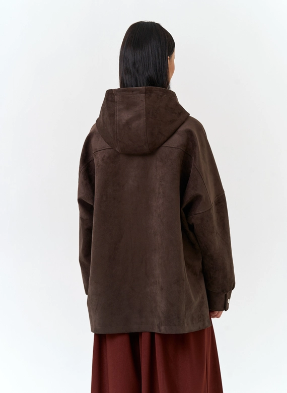 Женская куртка из эко замши с капюшоном
