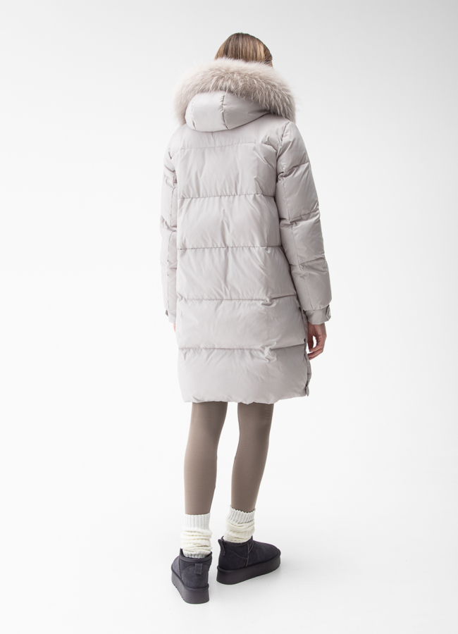 Женский пуховик с капюшоном из енота модель № 28880 в рассрочку