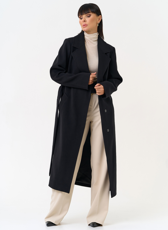 Женское пальто черного цвета с поясом