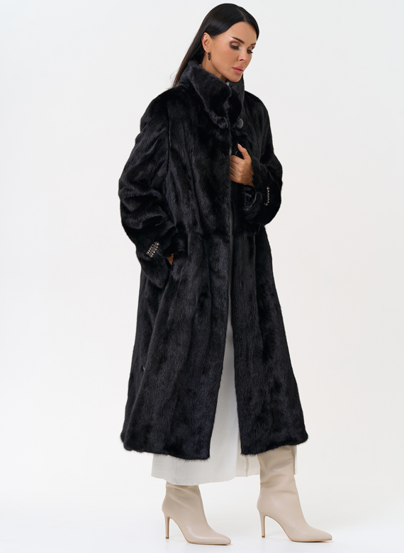 Длинная шуба с воротником стойкой