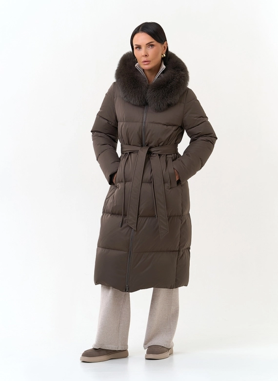 Женский пуховик с мехом песца на капюшоне фото