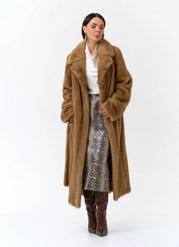 Шуба из меха норки в цвете золото