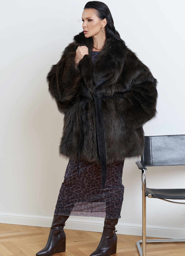 Шуба из меха канадского енота модель № 28885 в кредит