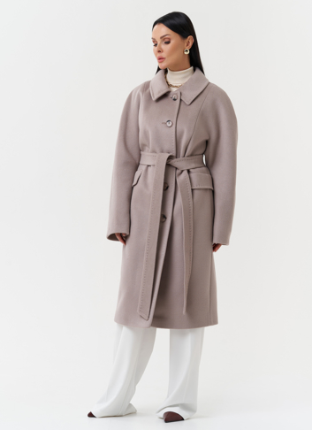 Светлое пальто с поясом
