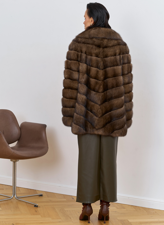 Женская шуба из соболя с английским воротником