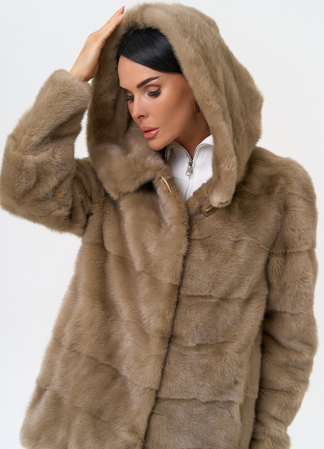 Короткая шуба с капюшоном модель № 31330 универмаг малина