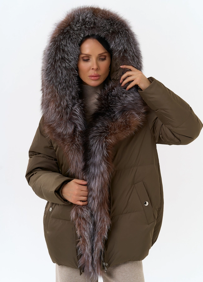 фото Женский пуховик с отделкой из меха блюфрост модель № 29614
