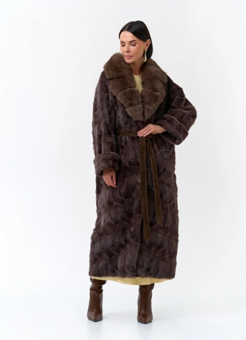 Женская шуба из меха норки с воротником из меха песца фото