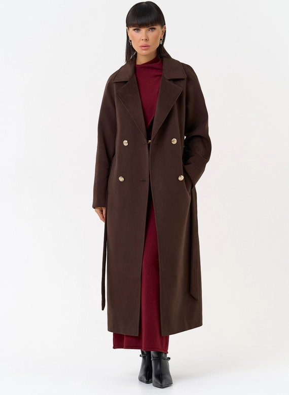 Женское пальто с акцентными пуговицами